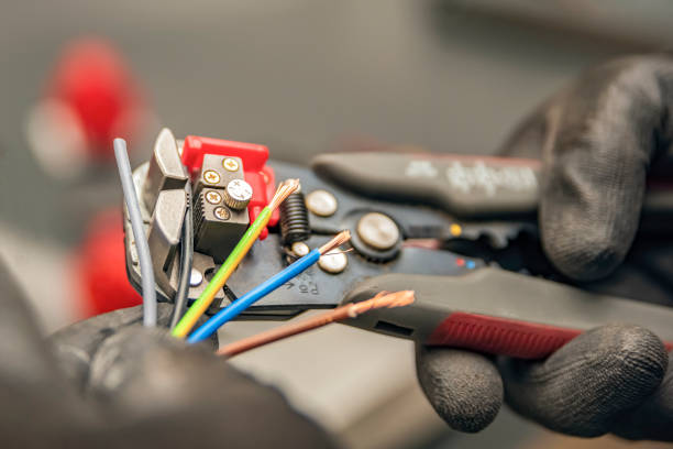 Best Affordable Emergency Electrician  in Oak Ridge North, TX